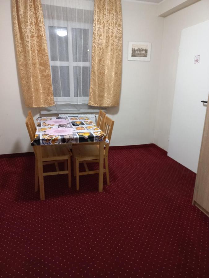 Palac Lasow Piensk Exterior foto